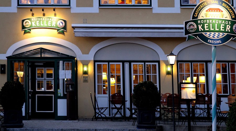 haupteingang-gesehen